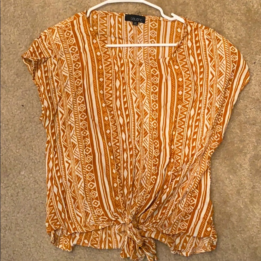 Pattern front tie shirt